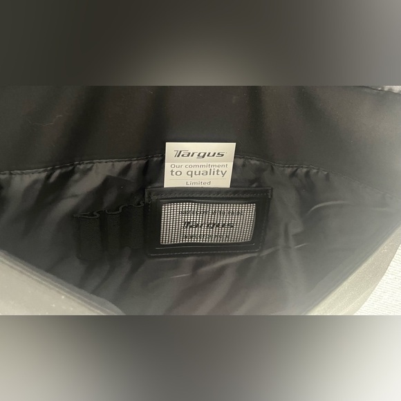 Targus Black and Gray Laptop Bag with Front Flap Closure - Picture 7 of 16